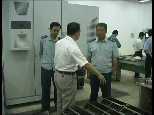 空军装备部部长魏刚少将视察我所