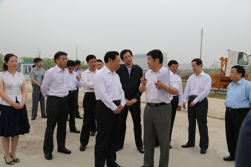 吉林省委书记王儒林视察吉林省光电子产业公共技术服务平台