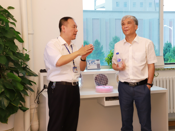 丁仲礼到长春光机所调研
