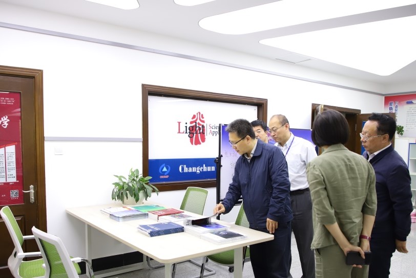 王志成在Light学术出版中心