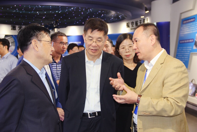 中国科学院邓麦村秘书长一行调研吉林省光电子产业孵化器