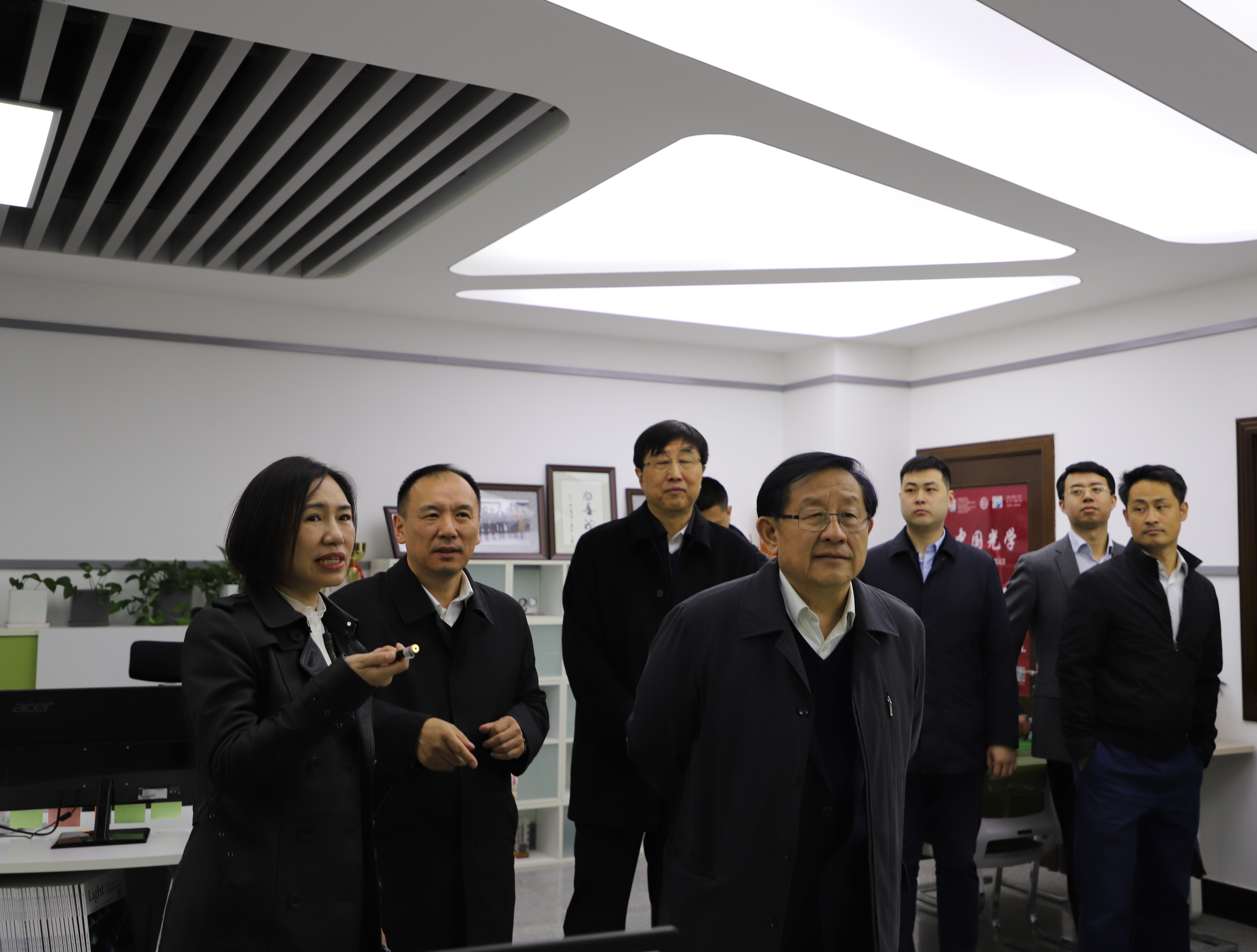 万钢考察Light学术出版中心专题调研一流科技期刊建设